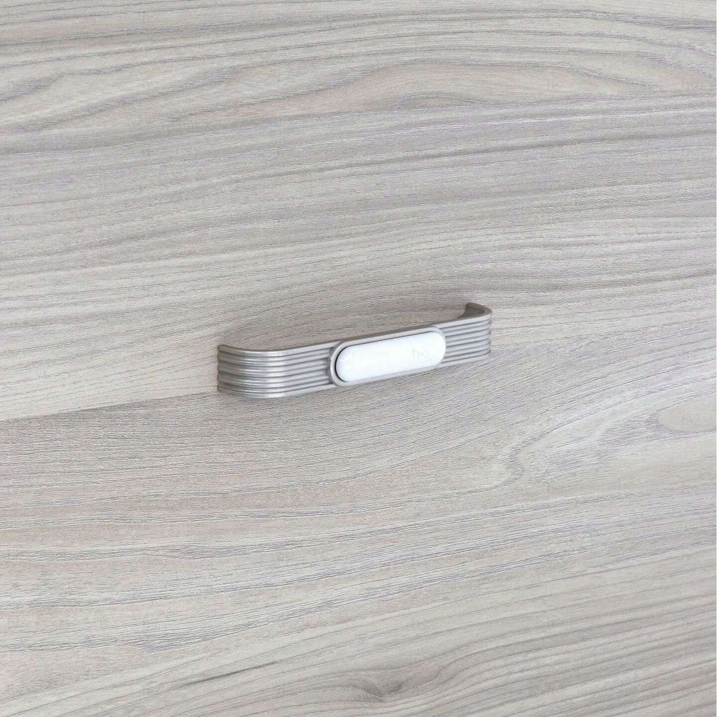 Poignée pour meubles en zamac et Porcelaine Entraxe 128 Vernis nickel satiné Lot de 25 – Image 5