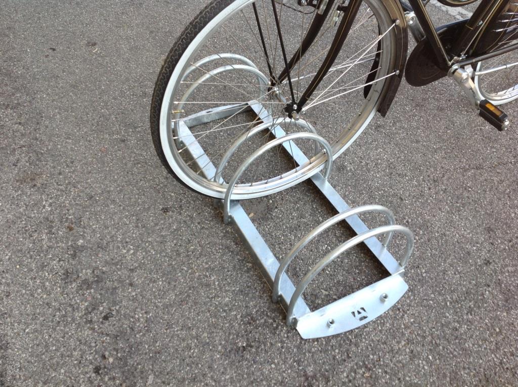 Râtelier vélos à 3 places parallèles. Lot de 24 pièces. - Gris / argent, Acier - Imagen 2