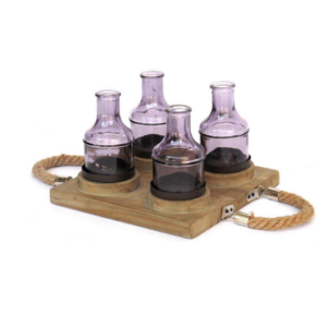 Plateau en bois porte bougie avec poignées en corde 22×22 x H16cm avec 6 bouteilles en verre D 6,5 x h 11cm – Multicouleur, Bois et verre