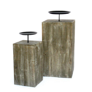 Bougeoirs en bois de sapin 18×18 x haut 33,5cm/ 43cm avec support de fer forgé et 26×26 x hauteur 49cm/58cm avec support en fer forgé lot de 2 – Gris / argent, Bois et métal