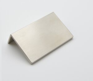 Poignée de meuble en zamac E 32 mm NICKELÉ BROSSÉ – Gris / argent, Zamak